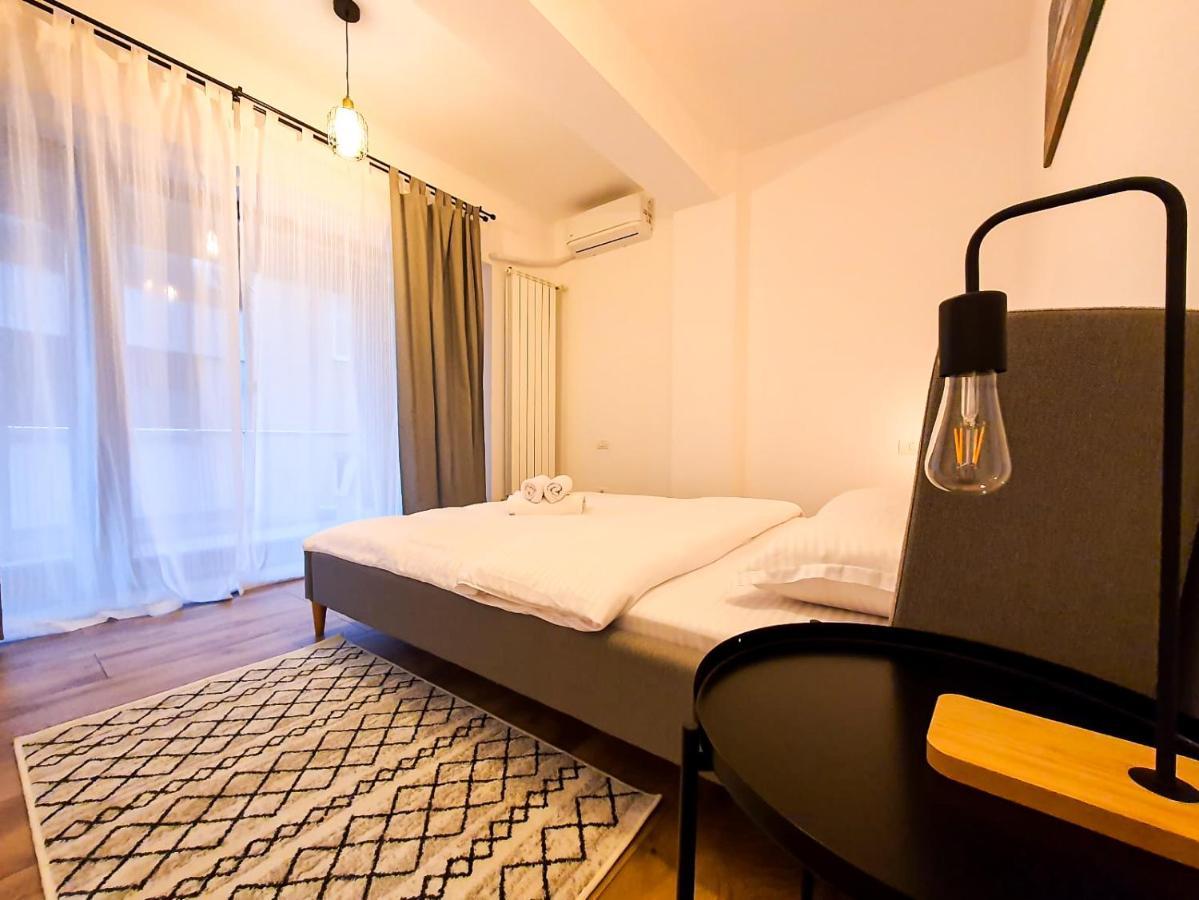 Urban Retreat: Industrial Chic 1Br Ap - Heart Of Bucharest Lägenhet Exteriör bild